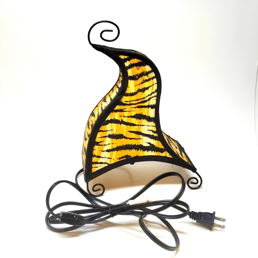 Middle Eastern Style Tiger Pattern Design Table Lamp EUC - Picture 6 of 13